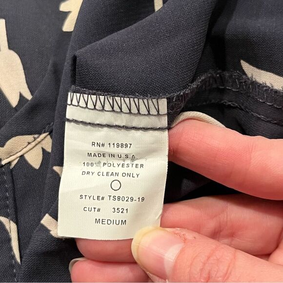 41 Hawthorn Ivy Tulip Print Roll Tab Sleeve Blouse Size Medium - Picture 8 of 8